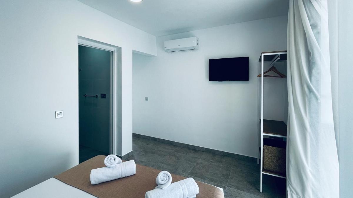Hostal Aires Del Mar Carboneras Exterior photo